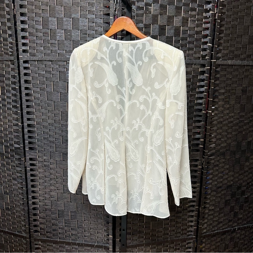 R&M Richards Vintage Paisley Print pearl blouse size 8 medium with tail - Picture 9 of 12